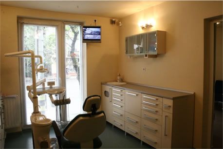 CMI Dr. Feder Hanan Aurora - Clinica Dentis poza 0