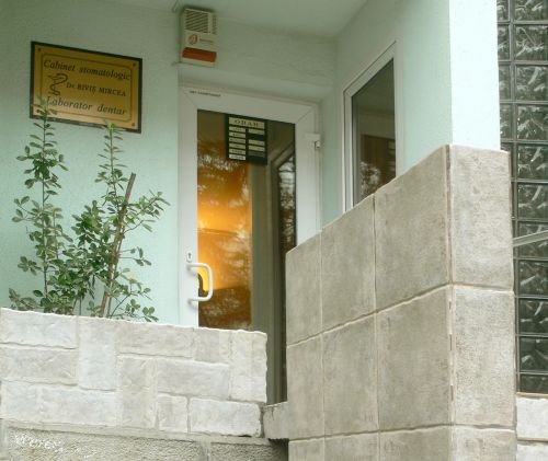 Rivis Dental Clinic poza 0