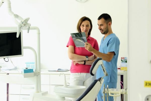 Dr. Alecsandrescu Stomatologie Pitesti Implanturi dentare Pitesti poza 10
