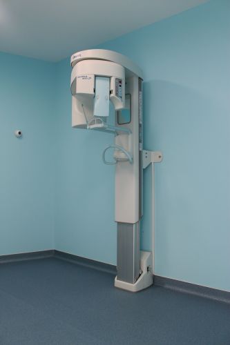 Implant & Esthetics Medical Center Radiologie poza 1