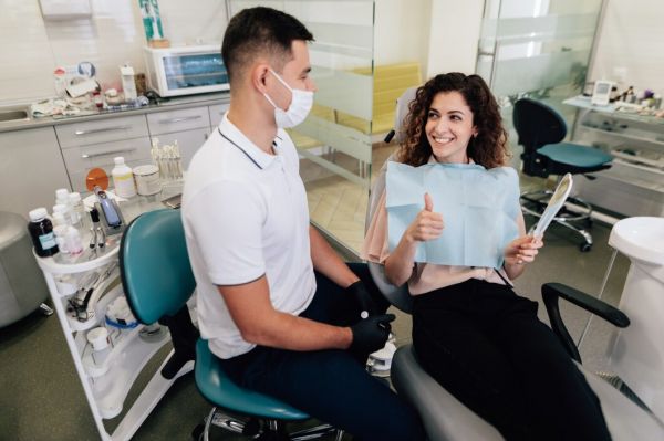 Implant & Esthetic Center poza 14