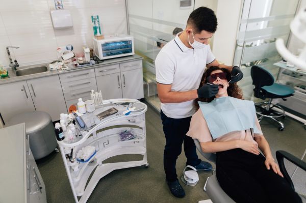 Implant & Esthetic Center poza 9