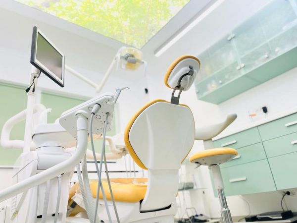 Heinerich - Clinica Stomatologica Sector 6 - Implant Dentar Drumul Taberei poza 6