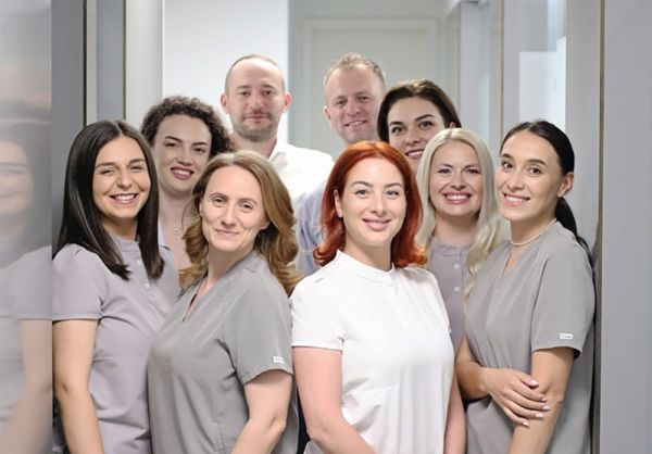 Petra Smiles - Clinica Stomatologica Cluj - Implant Dentar Cluj poza 0