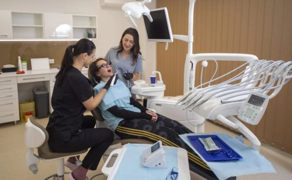 Oralis Premium Dental Clinic - Implant Dentar si Dinti Ficsi Galati poza 4