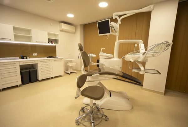 Oralis Premium Dental Clinic - Implant Dentar si Dinti Ficsi Galati poza 2