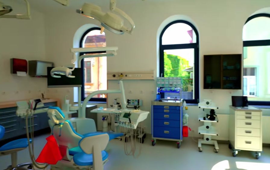 Clinica Stomatologică Dr. Dragus - Implant Dentar si Dinti Ficsi Sector 1 Bucuresti poza 1