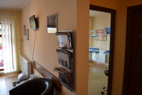 Medic Dentist Dr. Dorin Chilintan tratamente dentare sub microscop poza 2
