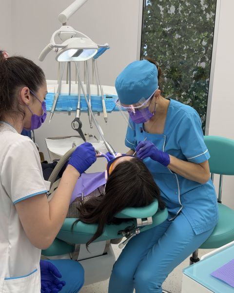 DENTESSE Clinici Dentare poza 18