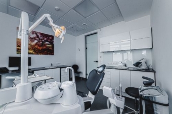 Imagine ORADEA: Colaborare medic stomatologie generală/specialist