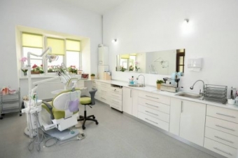 Imagine Angajam dentist te vrem in echipa noastra!