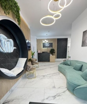 Imagine Închiriez scaun într-o clinică stomatologică modernă și elegantă, dotată cu tehnologie dentară de vârf! 