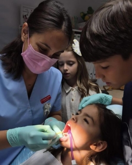 Imagine Servicii stomatologice copii PLoiesti - Dr. Coman Roxana